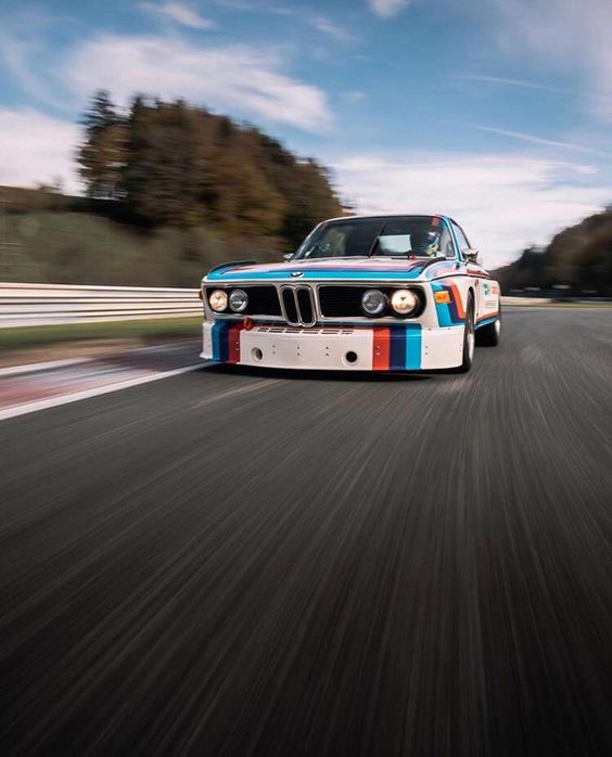 Racing-BMW-3.0-CSL-White-Blue-Red